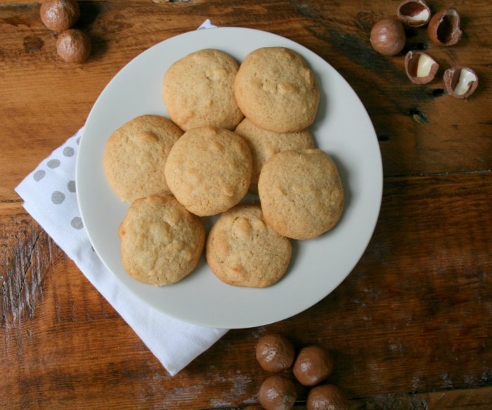 Macadamia cookies with honey.