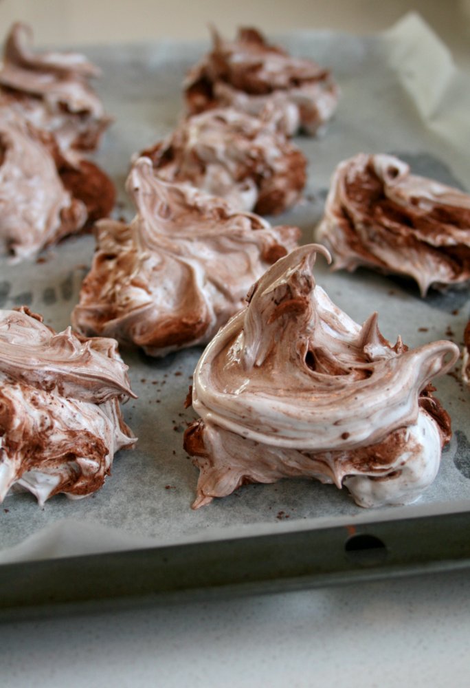Chocolate meringues