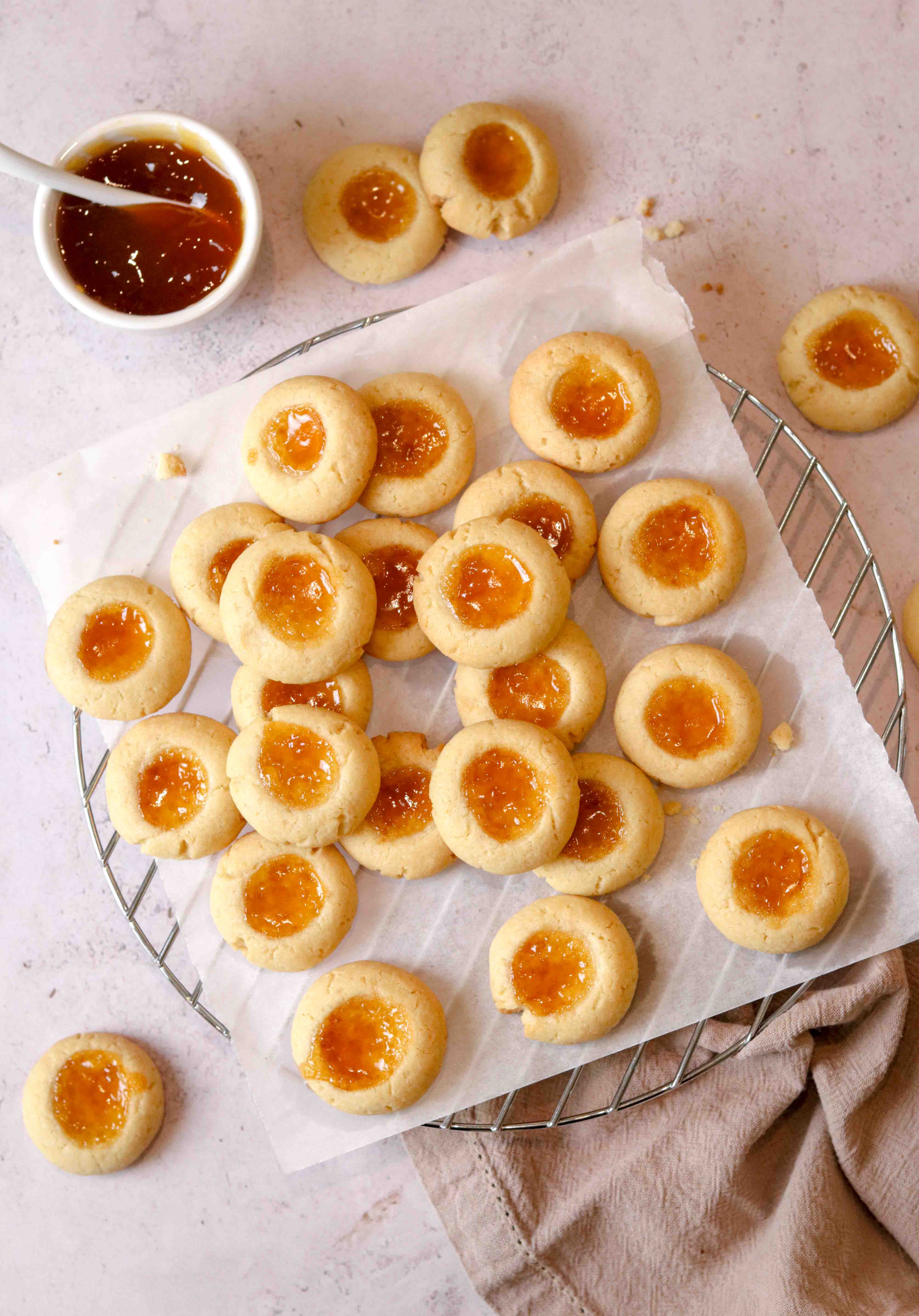 Thumb cookie recipe with apricot jam 