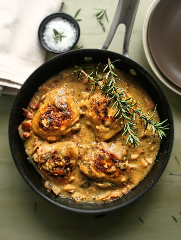 Chicken with lemon juice and rosemary. 