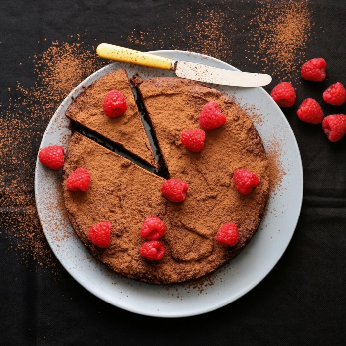 Gluten free dark chocolate cake. Flourless chocolate cake with raspberries