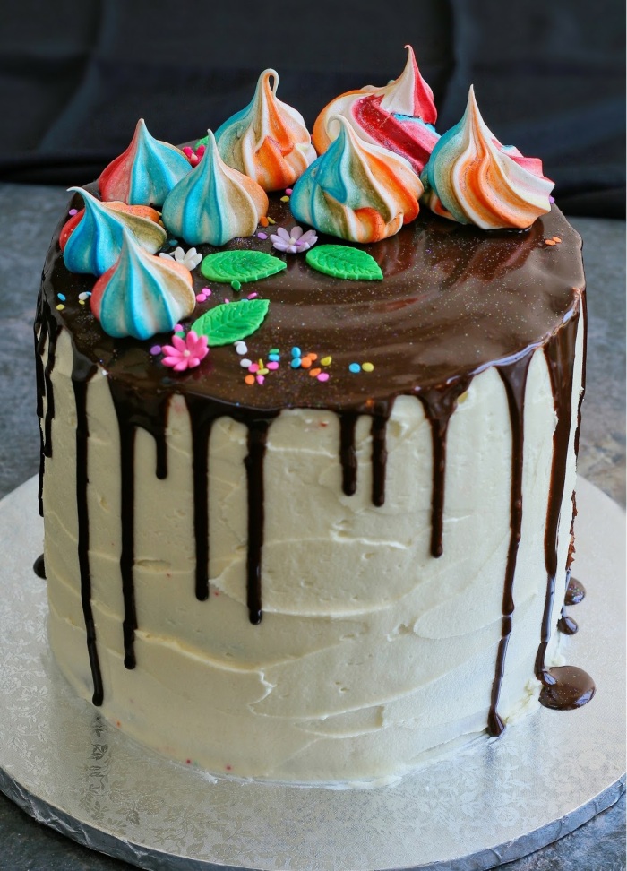 How to make a rainbow birthday cake. 