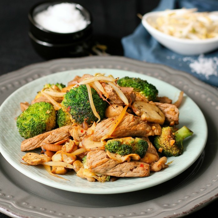 Low carb chilli beef stir fry Low carb chilli beef and vegetable stir fry.