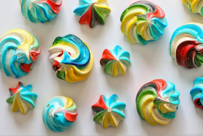 How to make rainbow meringues. 