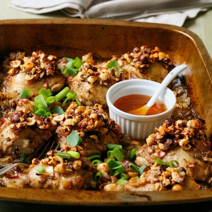 Chicken roasted with onions, honey and hazelnuts