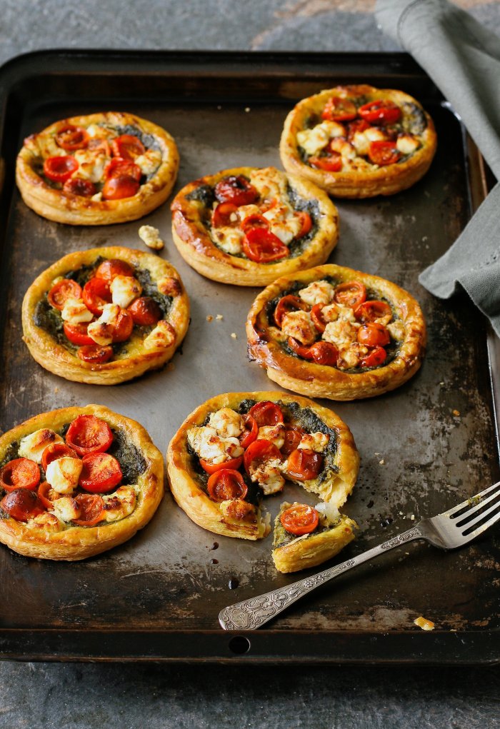Tomato tarts with chevin