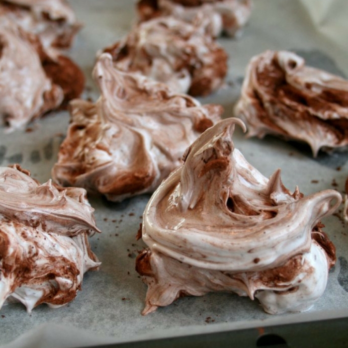 Chocolate and almond meringue recipe. 