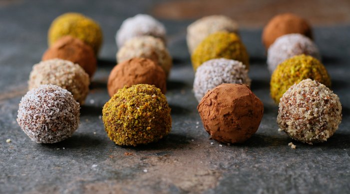 Chocolate biscuit truffles