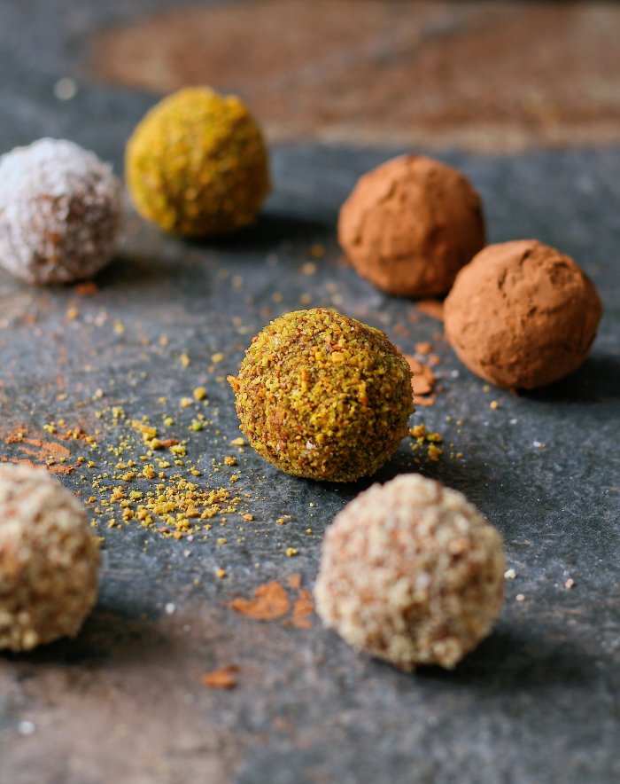 Chocolate biscuit truffles