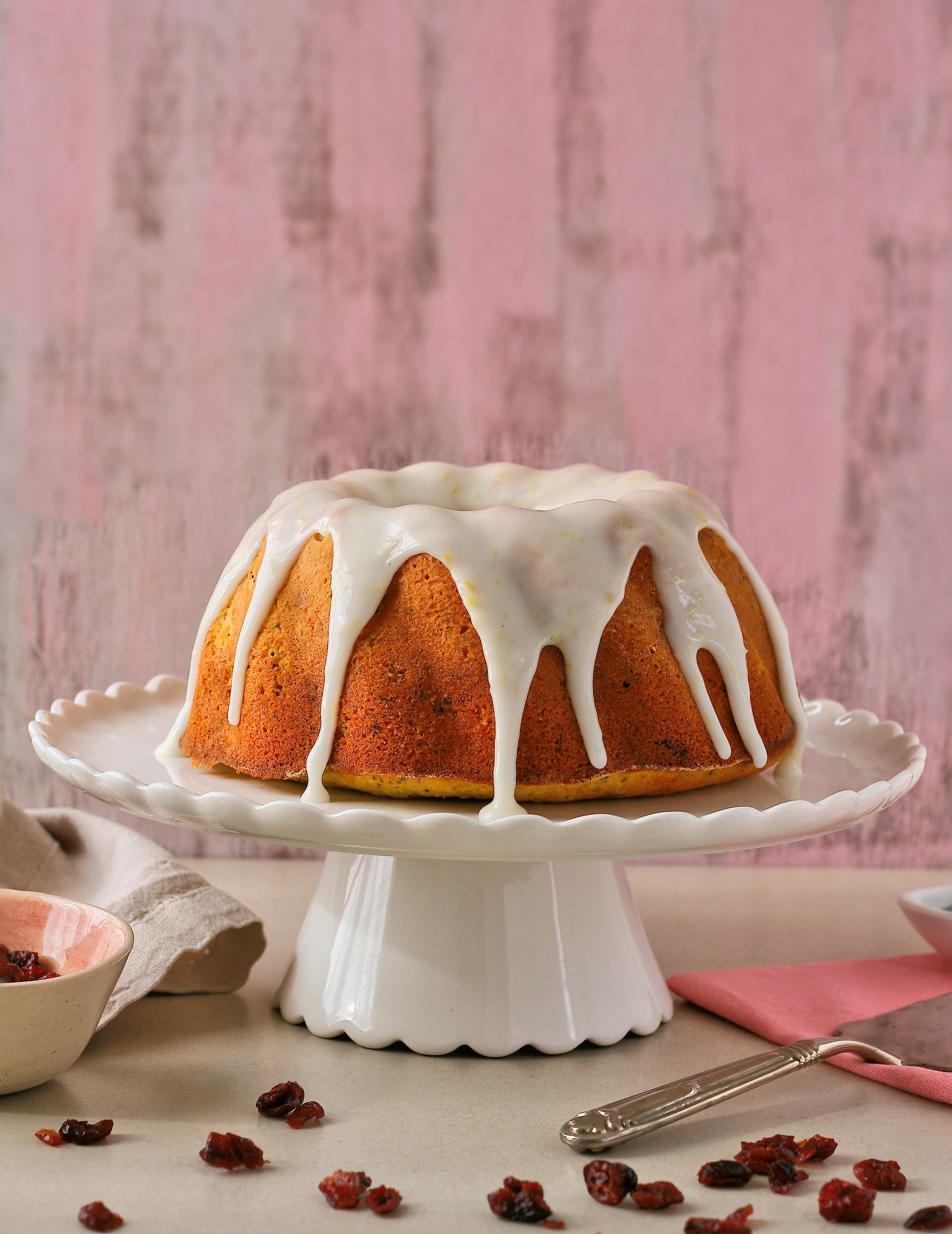 How to make lemon and poppy seed cake with cranberries