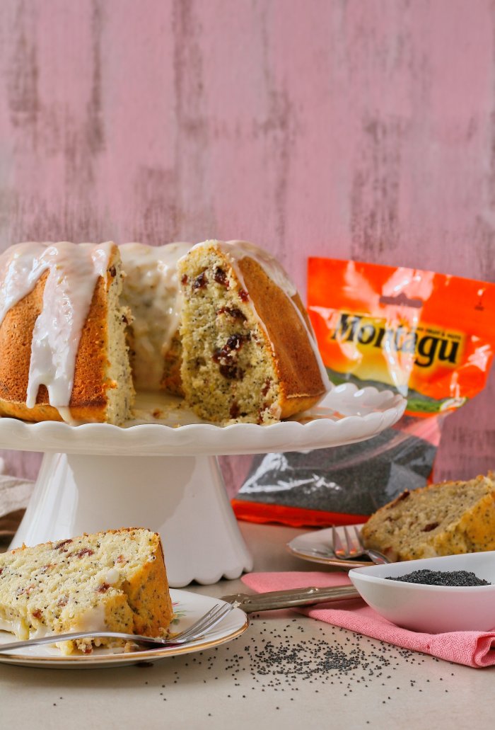 Lemon and poppy seed cake recipe with cranberries
