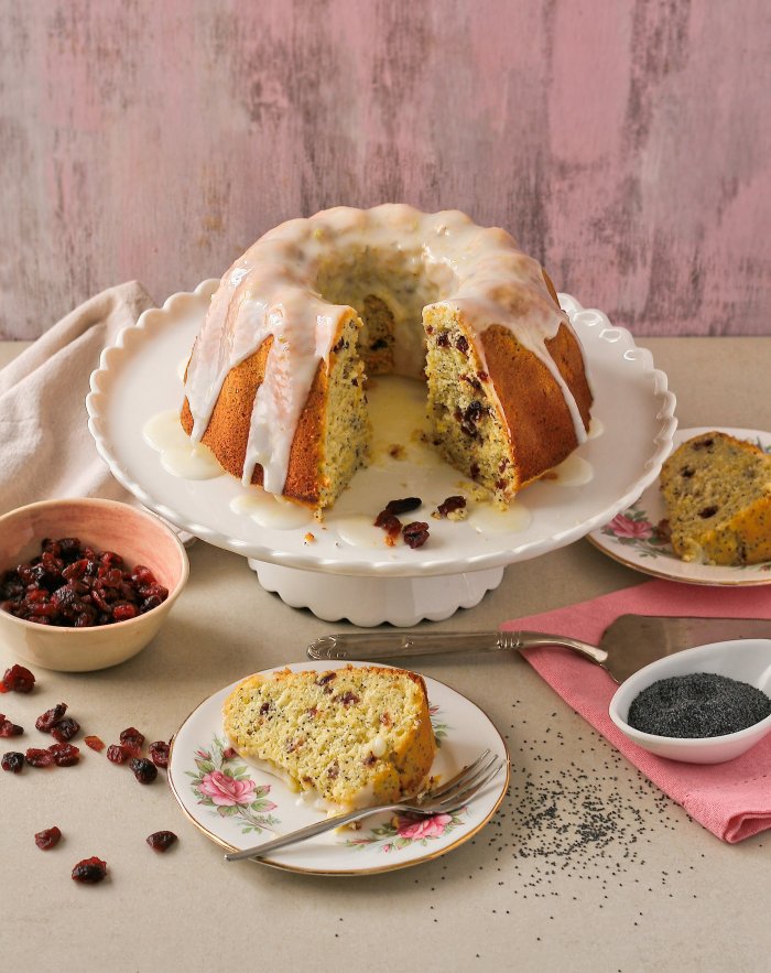 Lemon and poppy seed cake recipe with cranberries