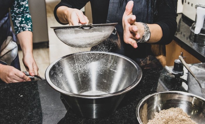 How to make almond macarons with chocolate ganache