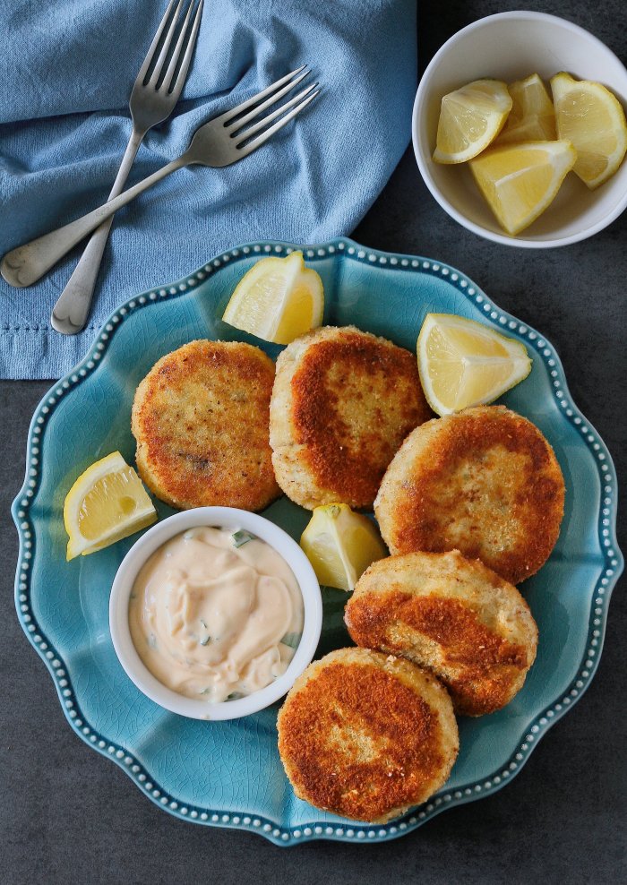 Fish cakes with sweet chilli mayo