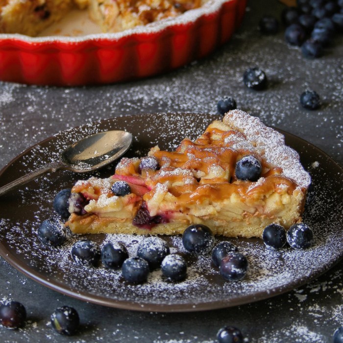 Apple pie recipe with blueberries and caramel