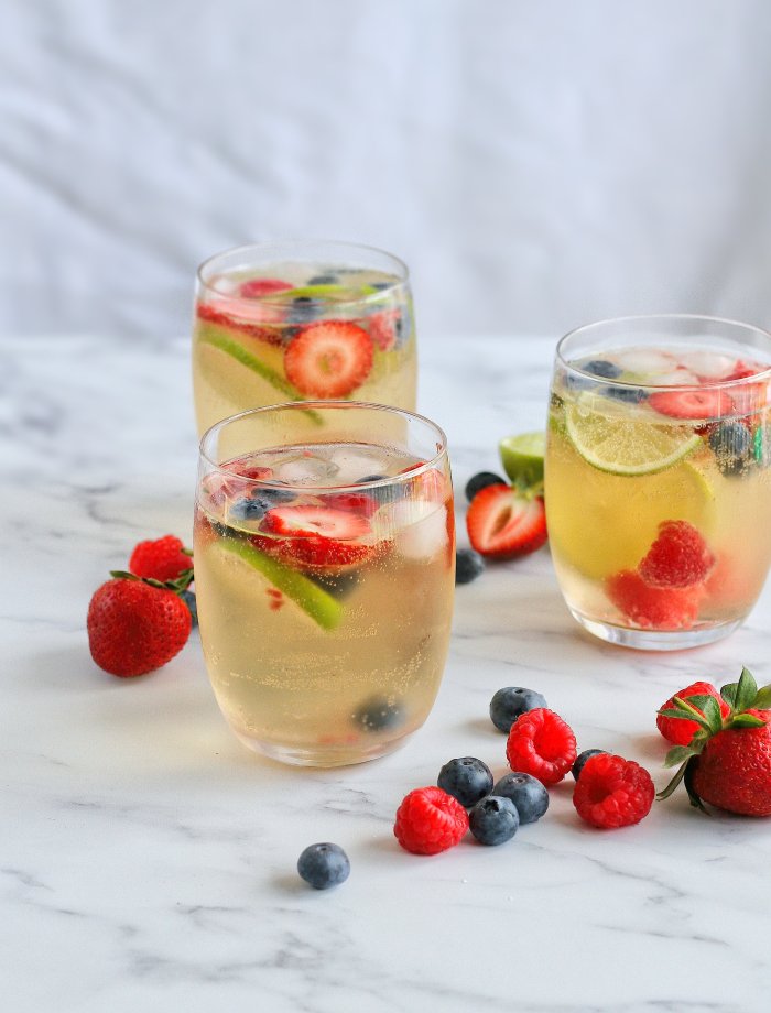 Sangria recipe with lime and berries
