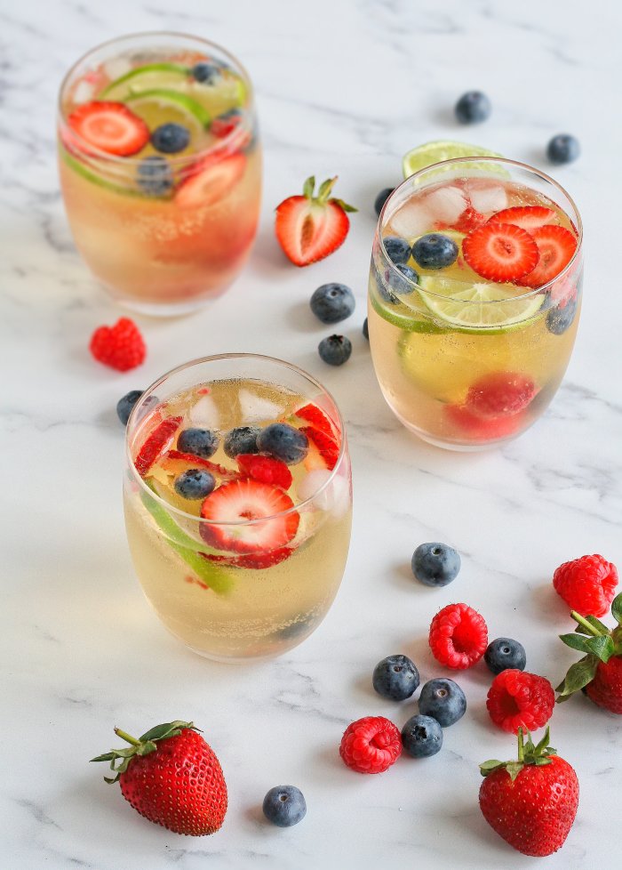 Sangria recipe with lime and berries