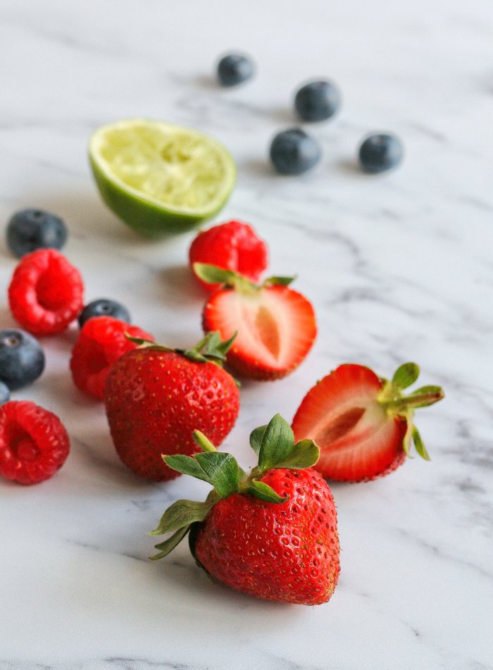 Sangria recipe with lime and berries