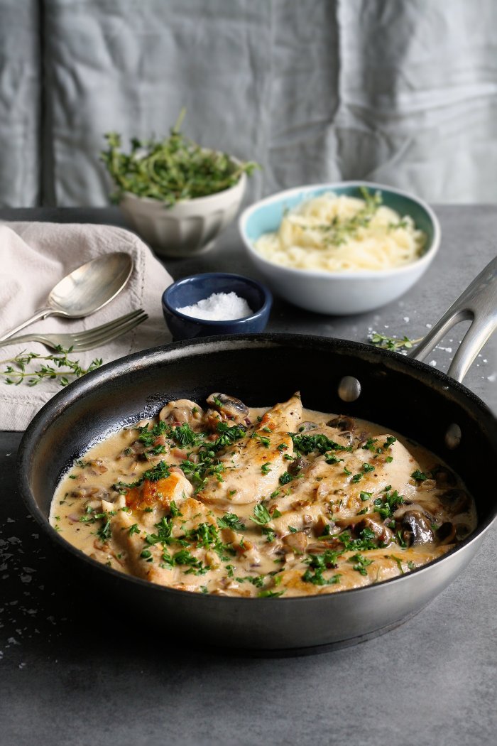 Quick chicken fillets in white wine sauce.