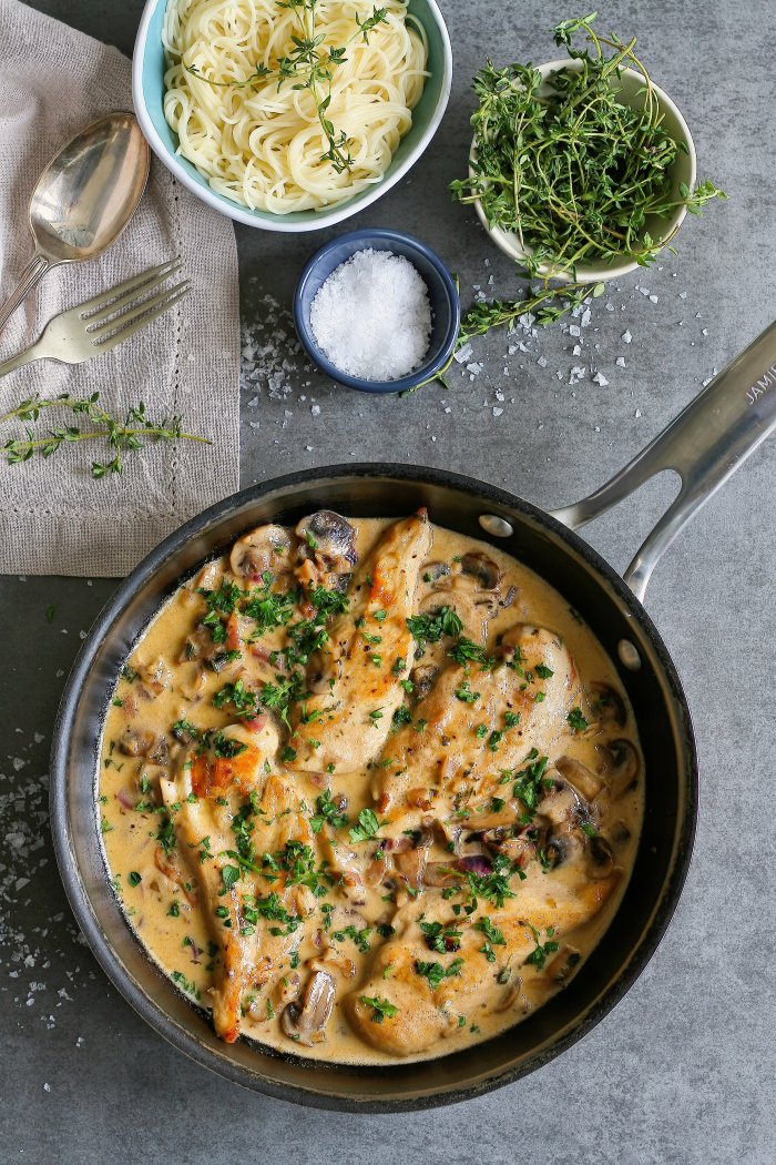 Quick chicken fillets in white wine sauce.
