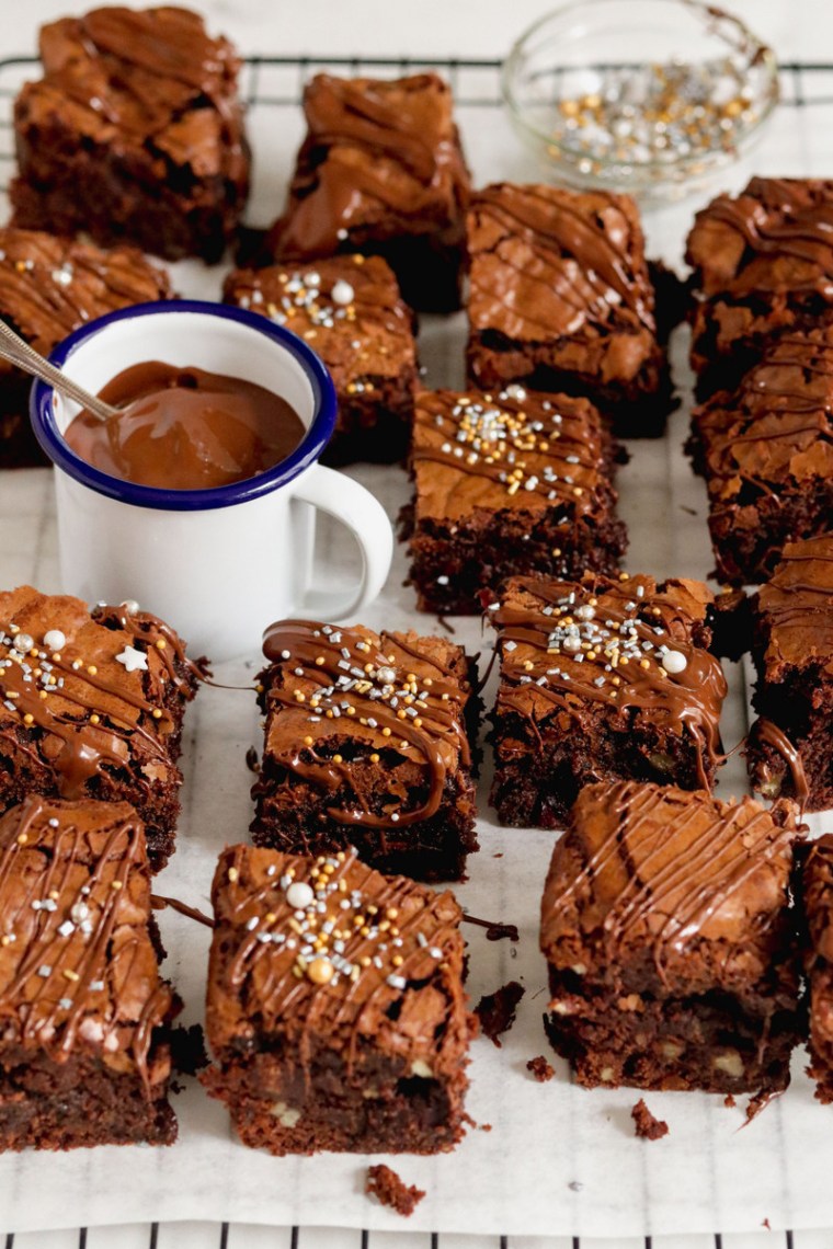 Christmas mince pie brownies with melted chocolate