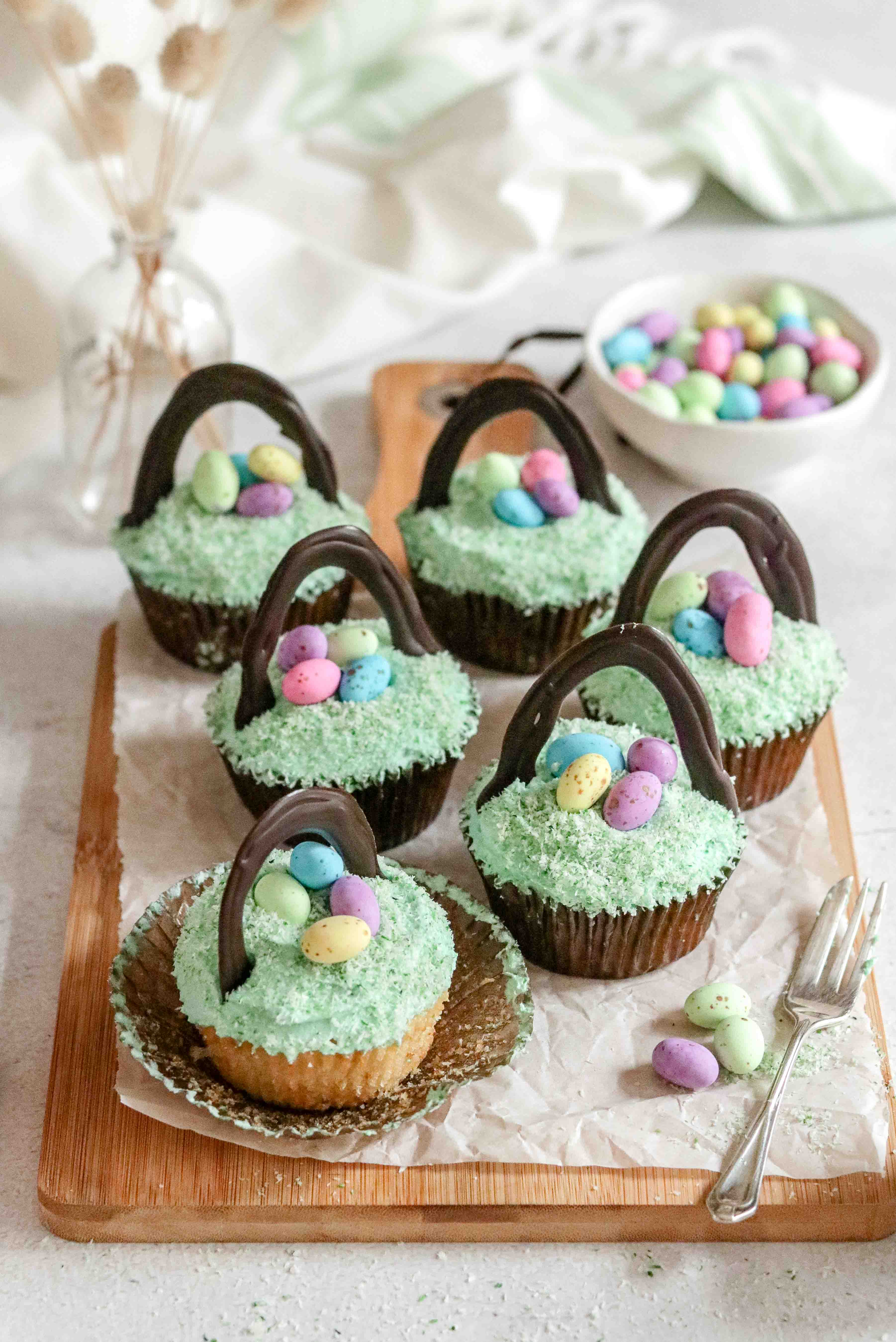 A photo of Easter cupcakes