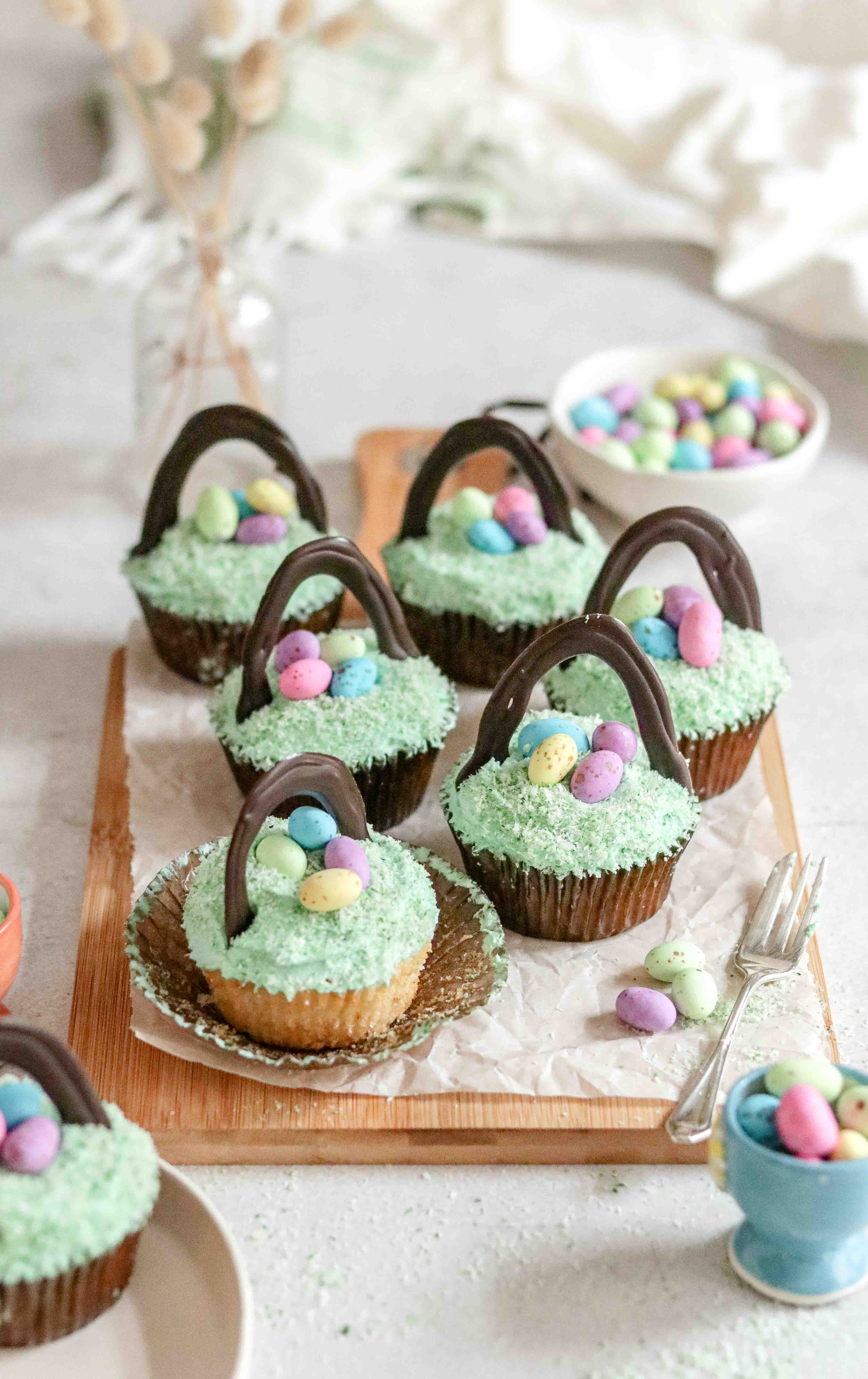 A photo of Easter cupcakes