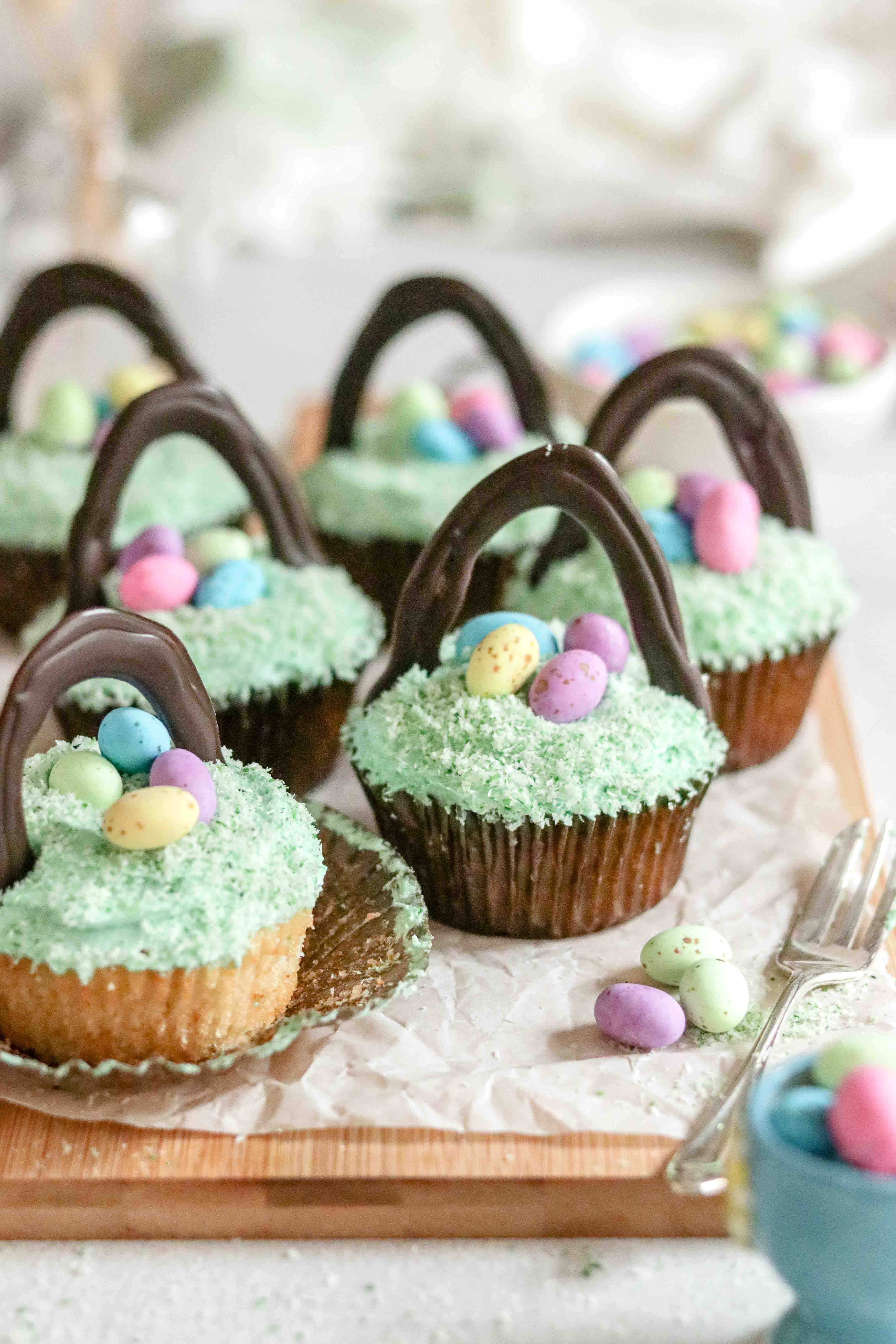 A photo of Easter cupcakes