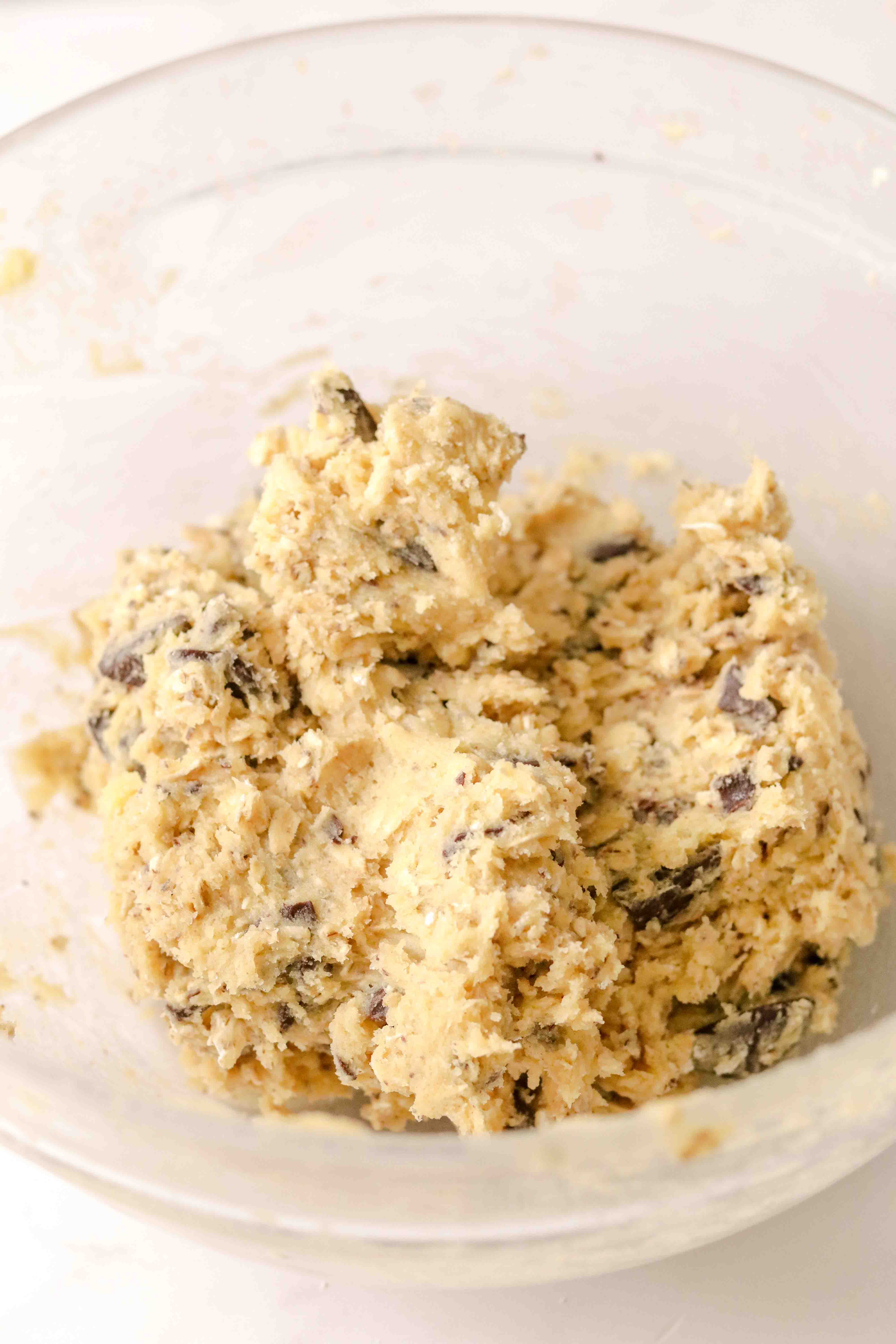 Oat and dark chocolate cookies