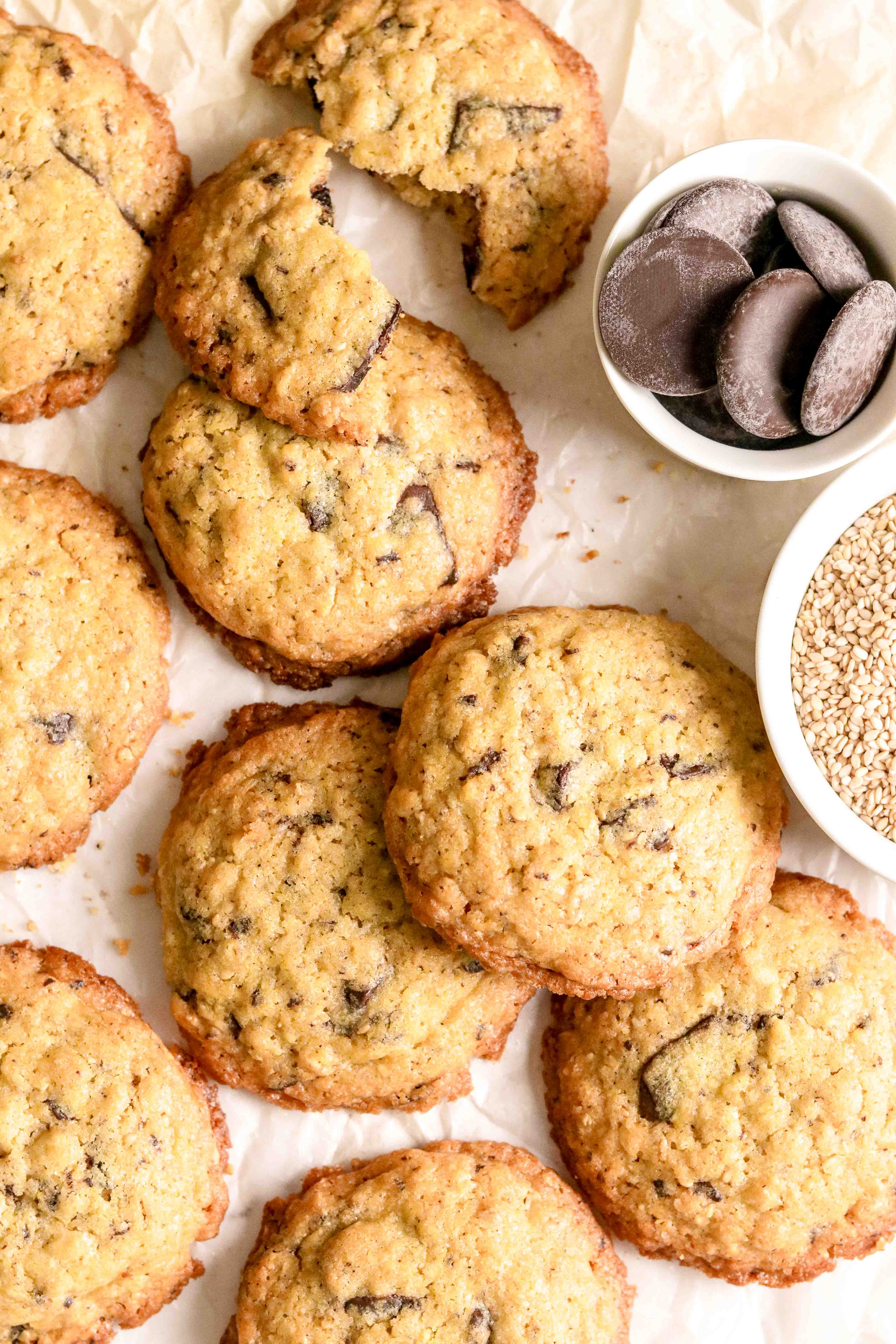 Oat and dark chocolate cookies