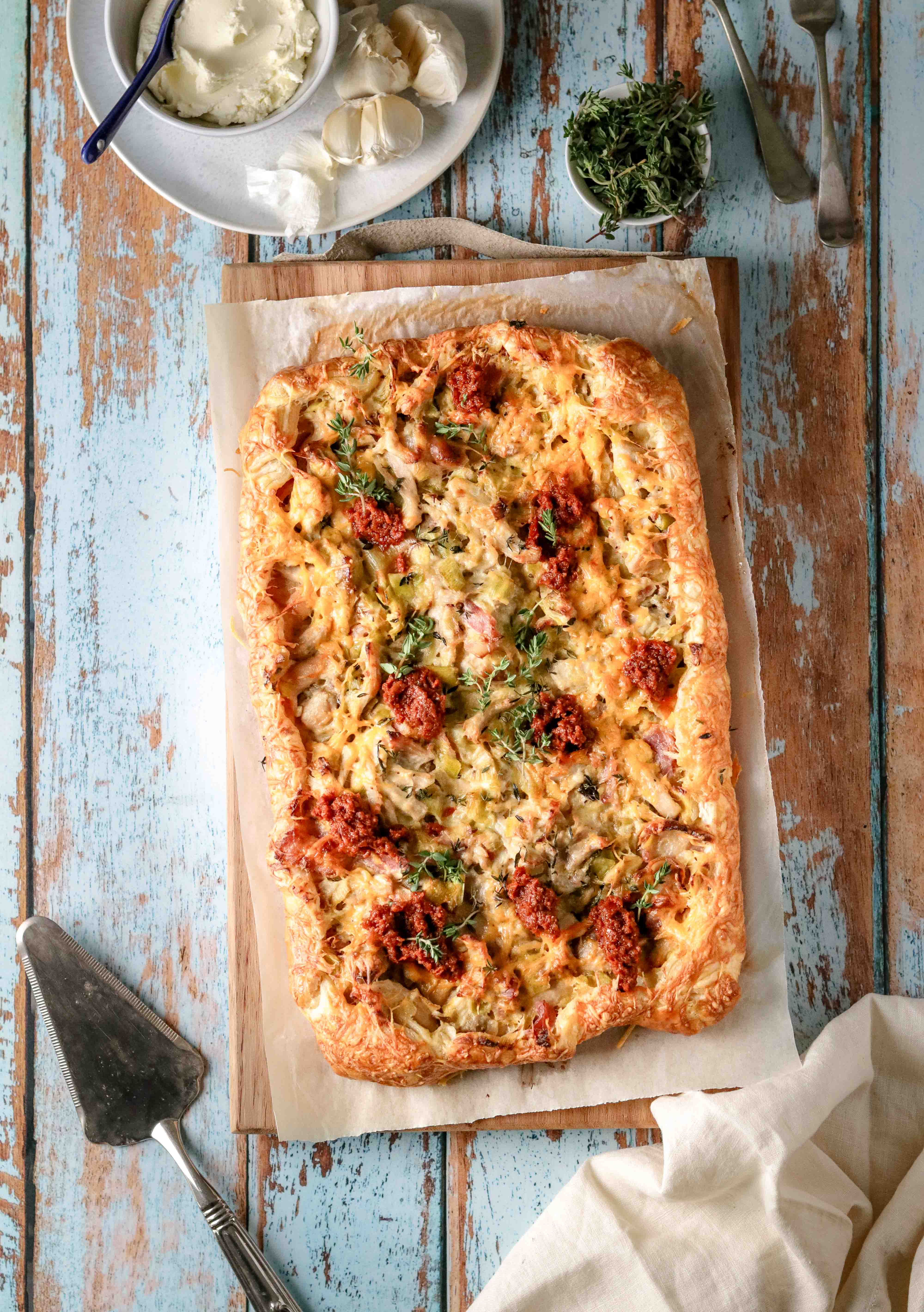 Puff pastry galette with chicken, bacon and leek
