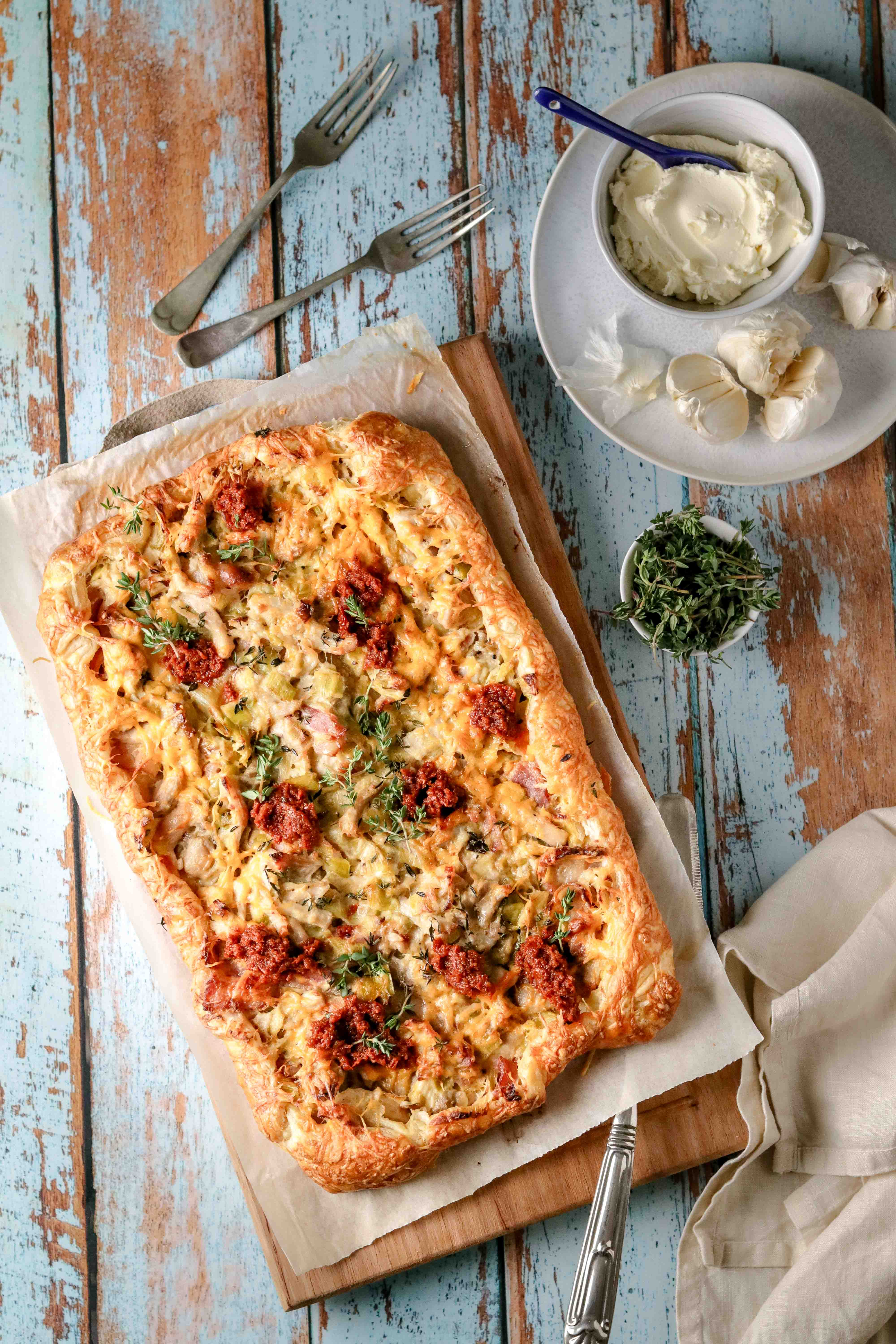 Puff pastry galette with chicken, bacon and leek